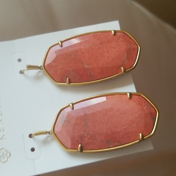 NWT KENDRA SCOTT FACETED DANIELLE EARRINGS - Picture 2 of 3